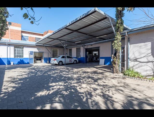 1,200M² BUILDING FOR SALE IN VILLAGE MAIN